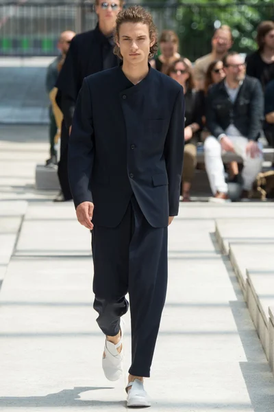 Look 37
